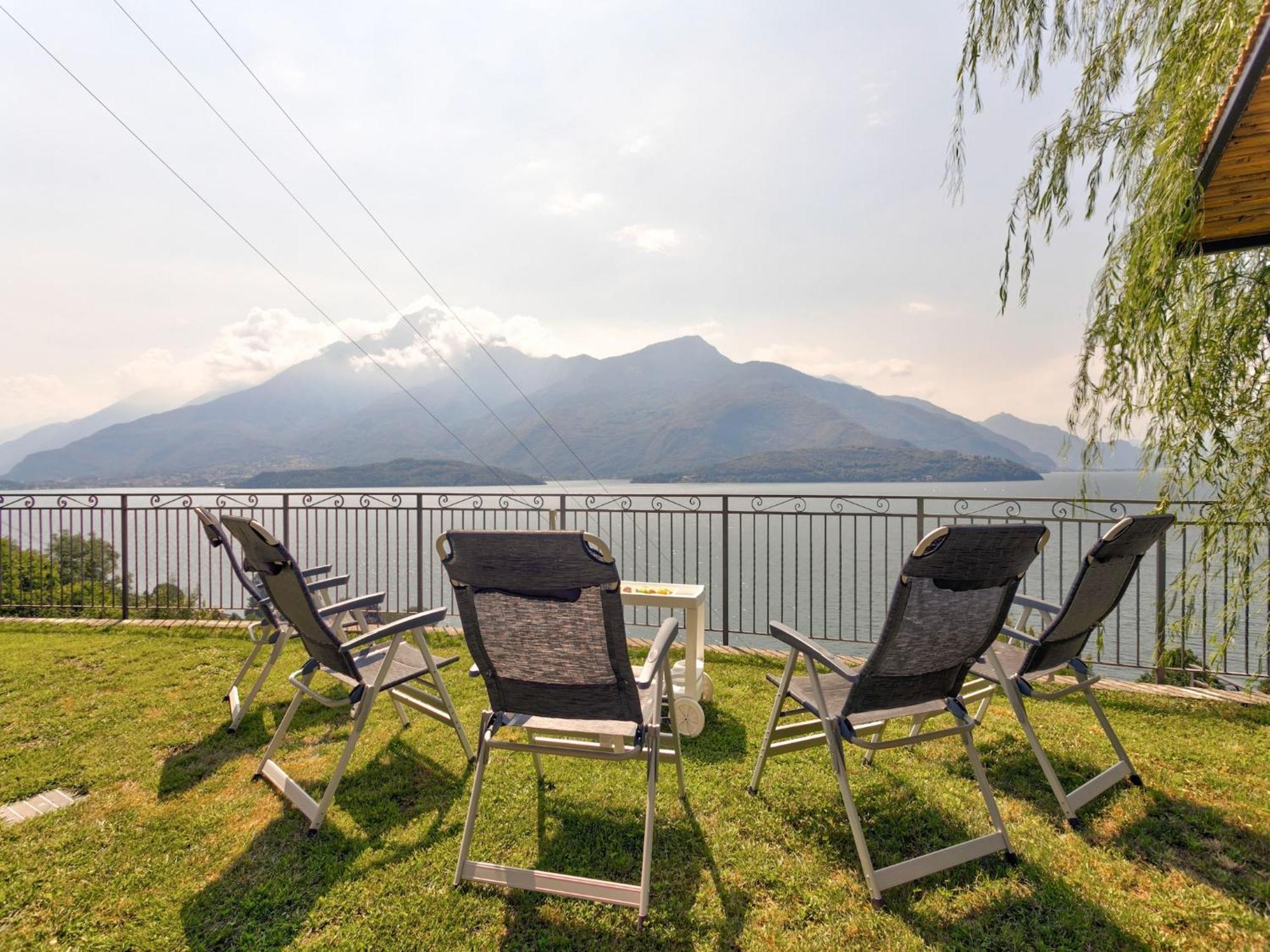 Апартаменты Wonderful Flat With Swimming Pool Lift And Garden Граведона Экстерьер фото