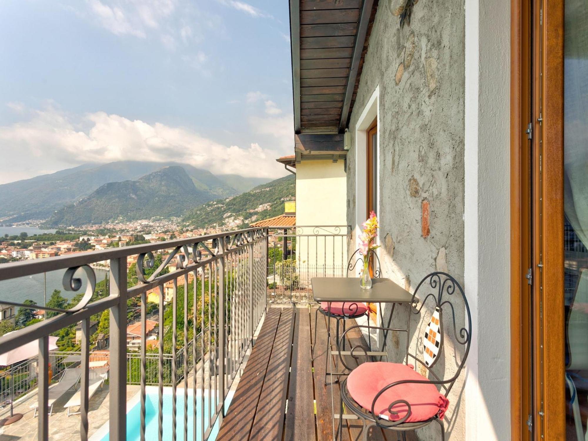 Апартаменты Wonderful Flat With Swimming Pool Lift And Garden Граведона Экстерьер фото