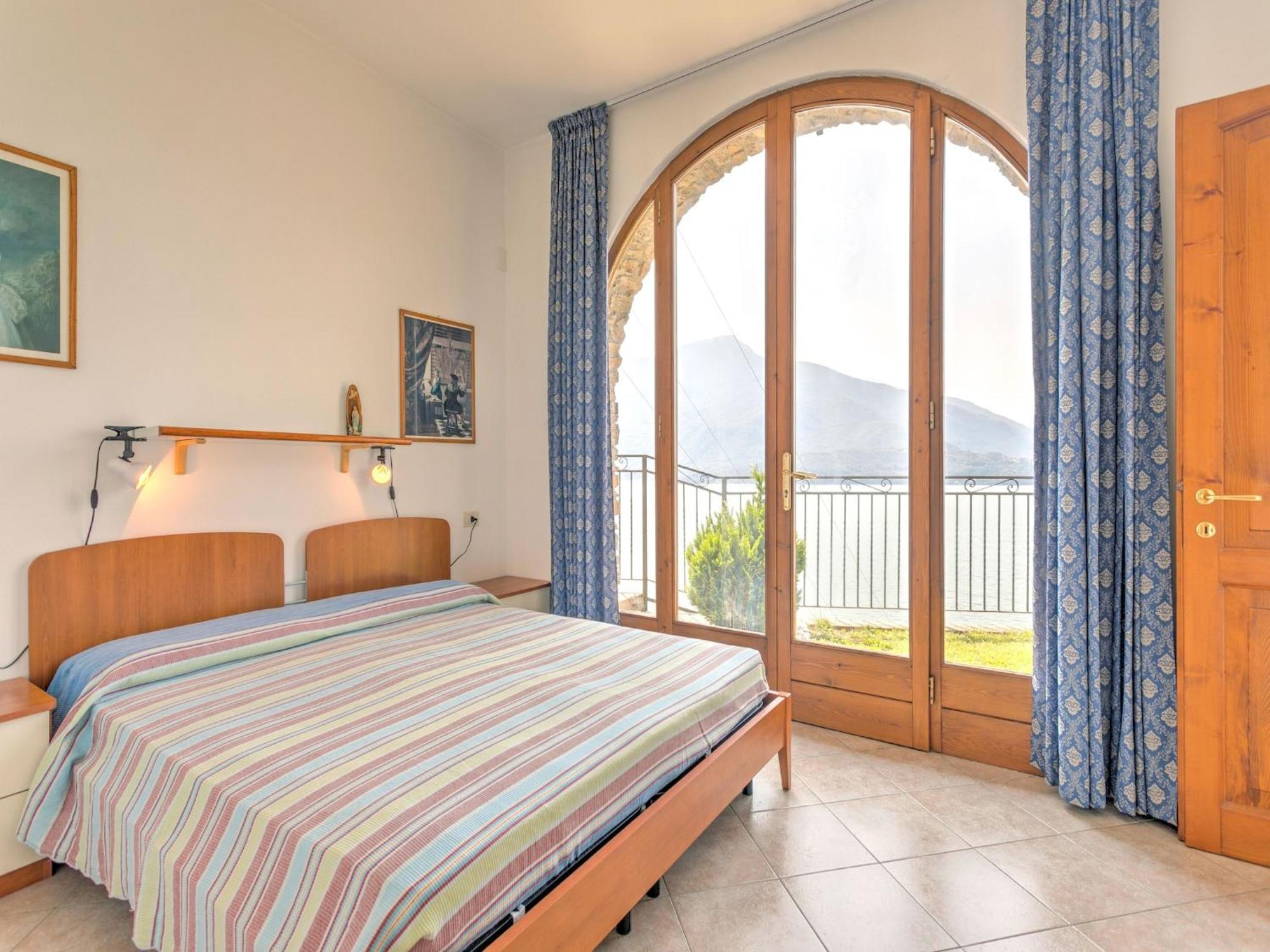 Апартаменты Wonderful Flat With Swimming Pool Lift And Garden Граведона Экстерьер фото
