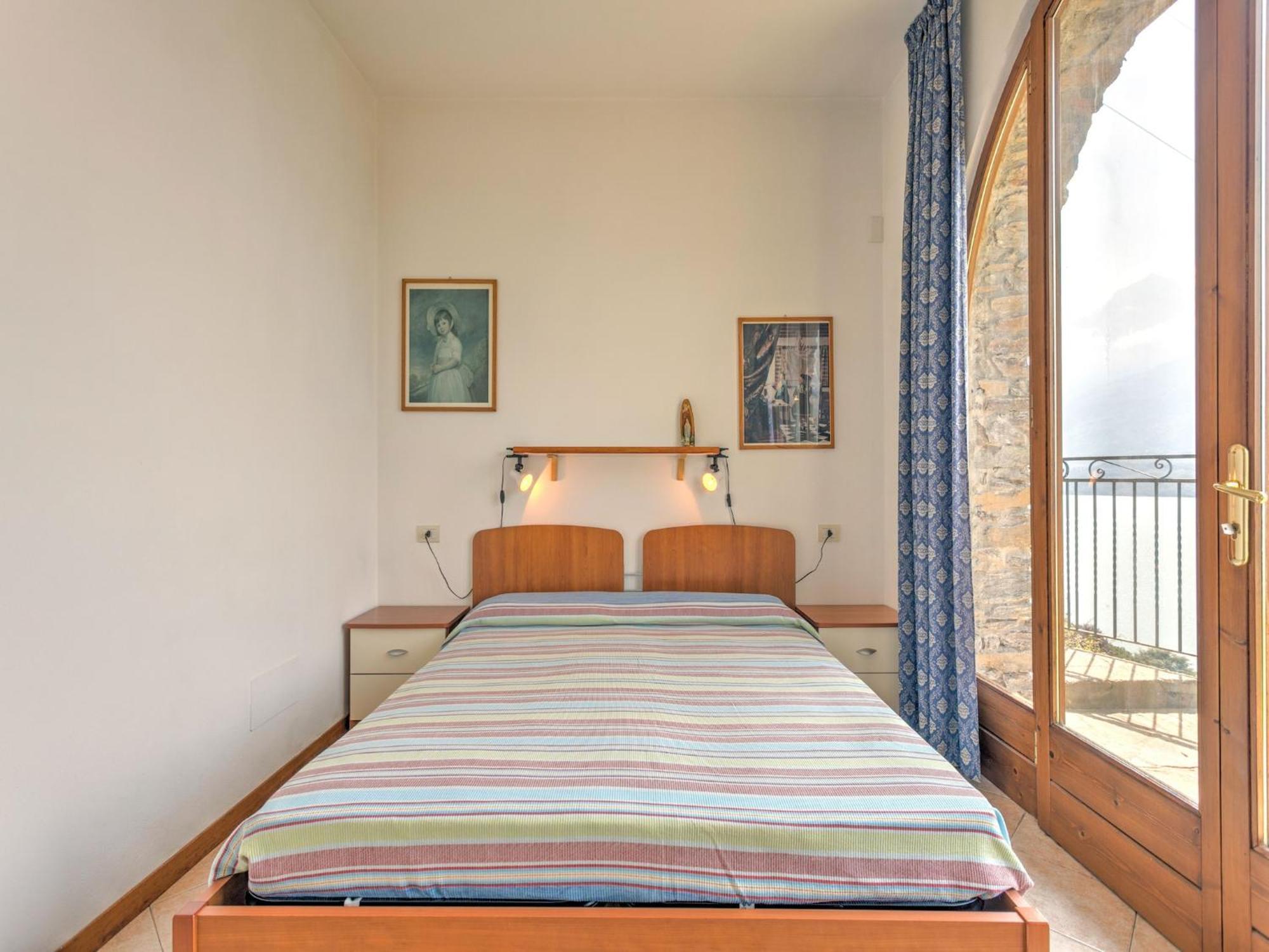 Апартаменты Wonderful Flat With Swimming Pool Lift And Garden Граведона Экстерьер фото