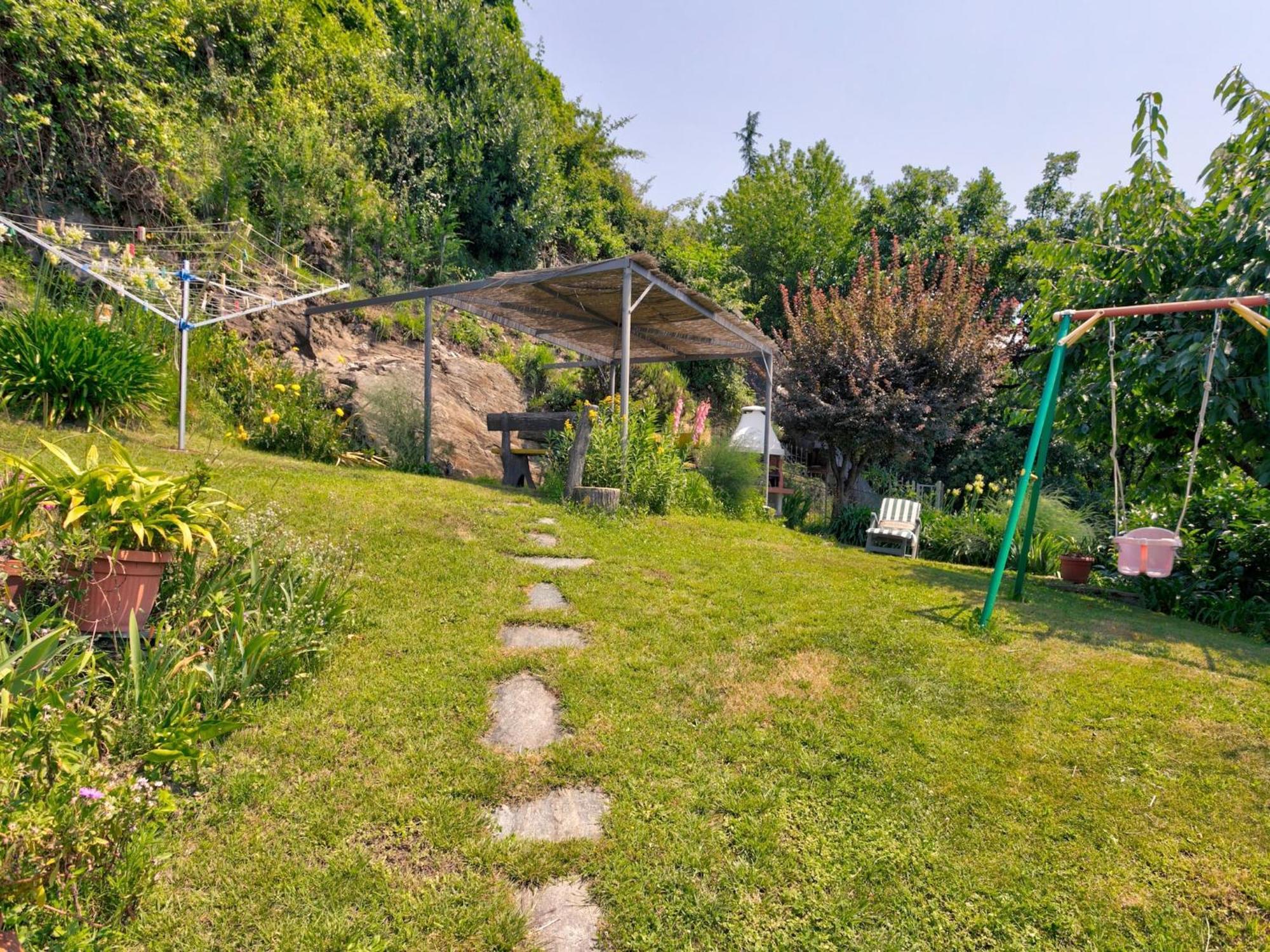 Апартаменты Wonderful Flat With Swimming Pool Lift And Garden Граведона Экстерьер фото