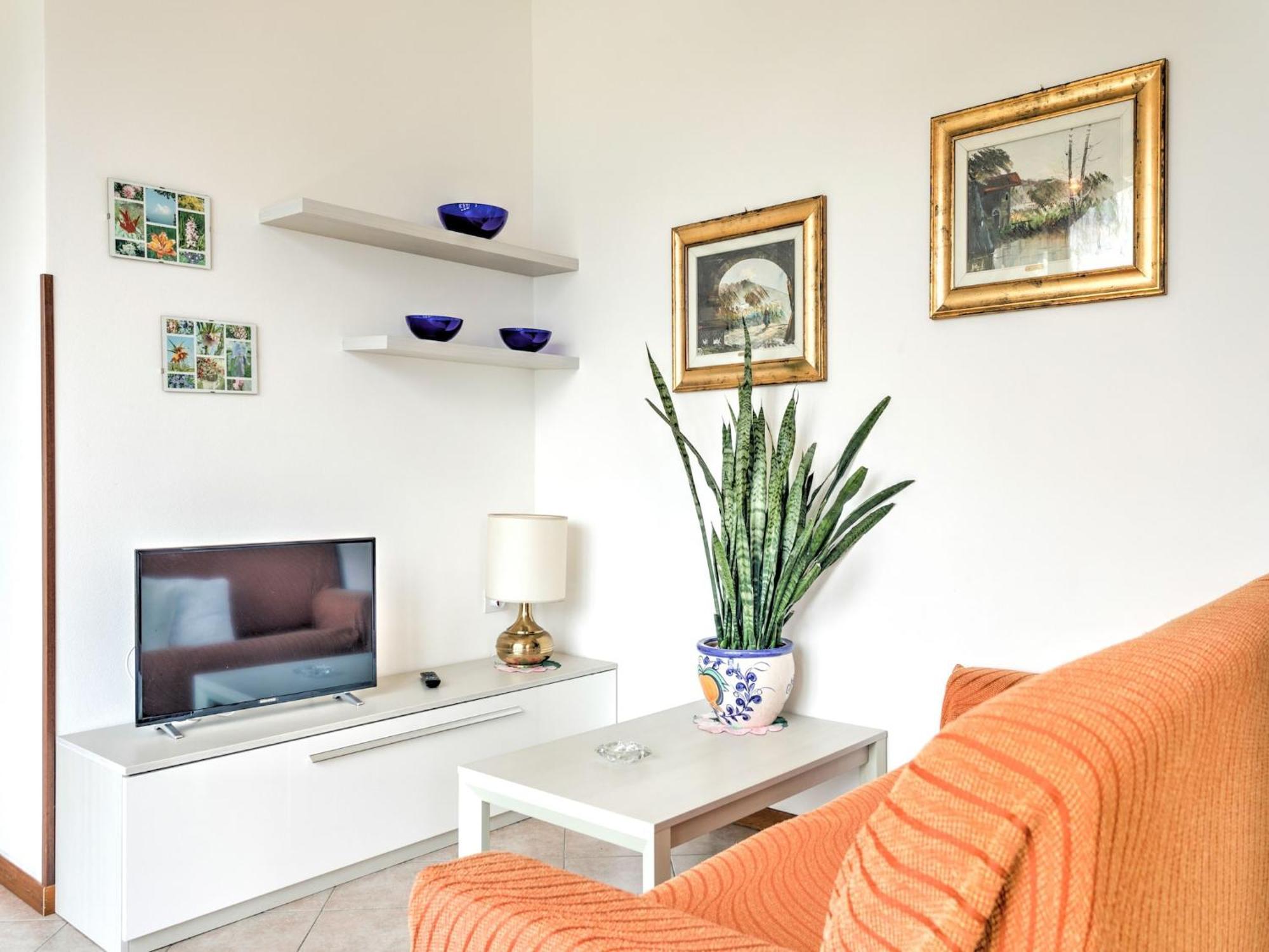 Апартаменты Wonderful Flat With Swimming Pool Lift And Garden Граведона Экстерьер фото