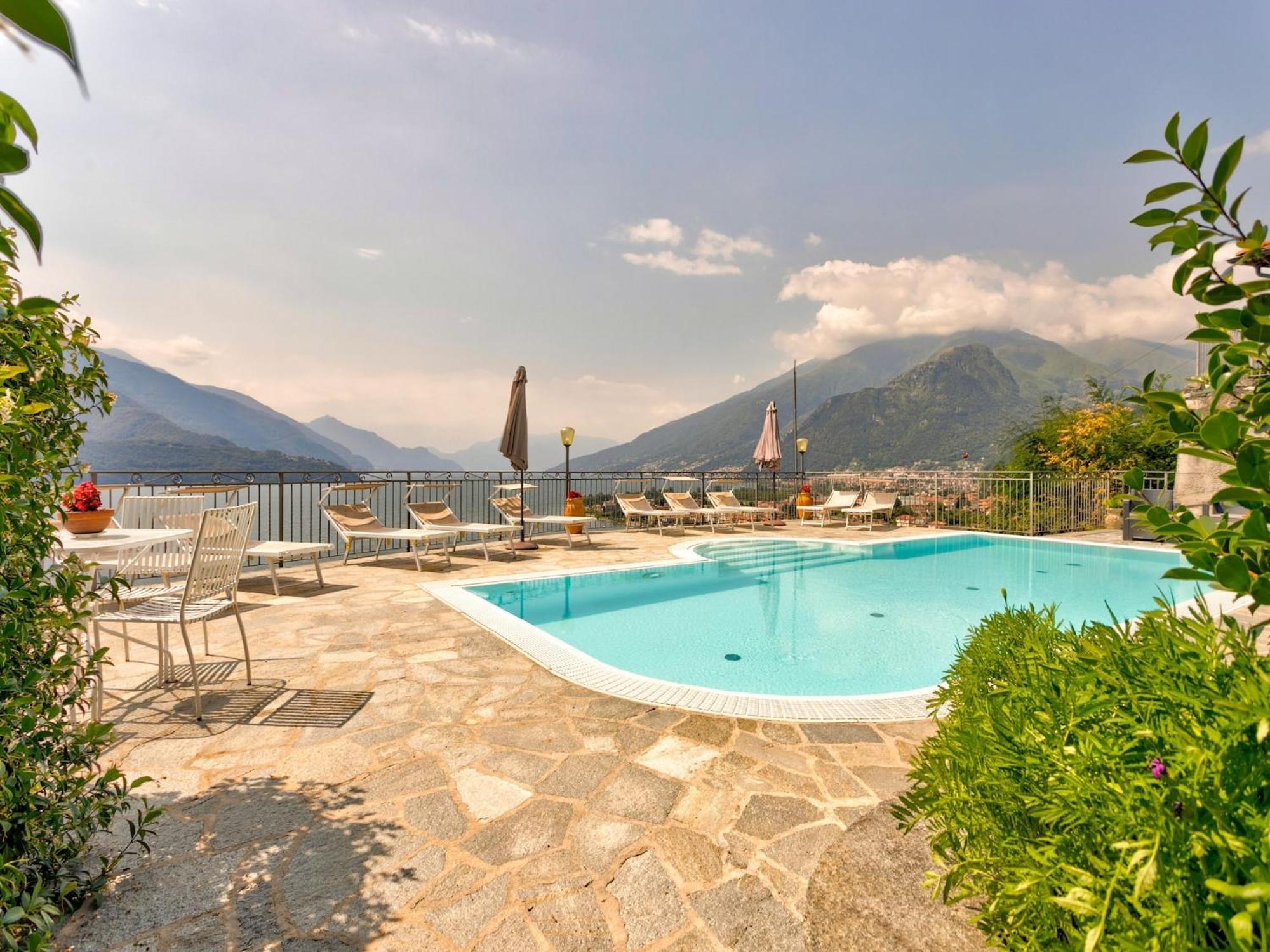 Апартаменты Wonderful Flat With Swimming Pool Lift And Garden Граведона Экстерьер фото