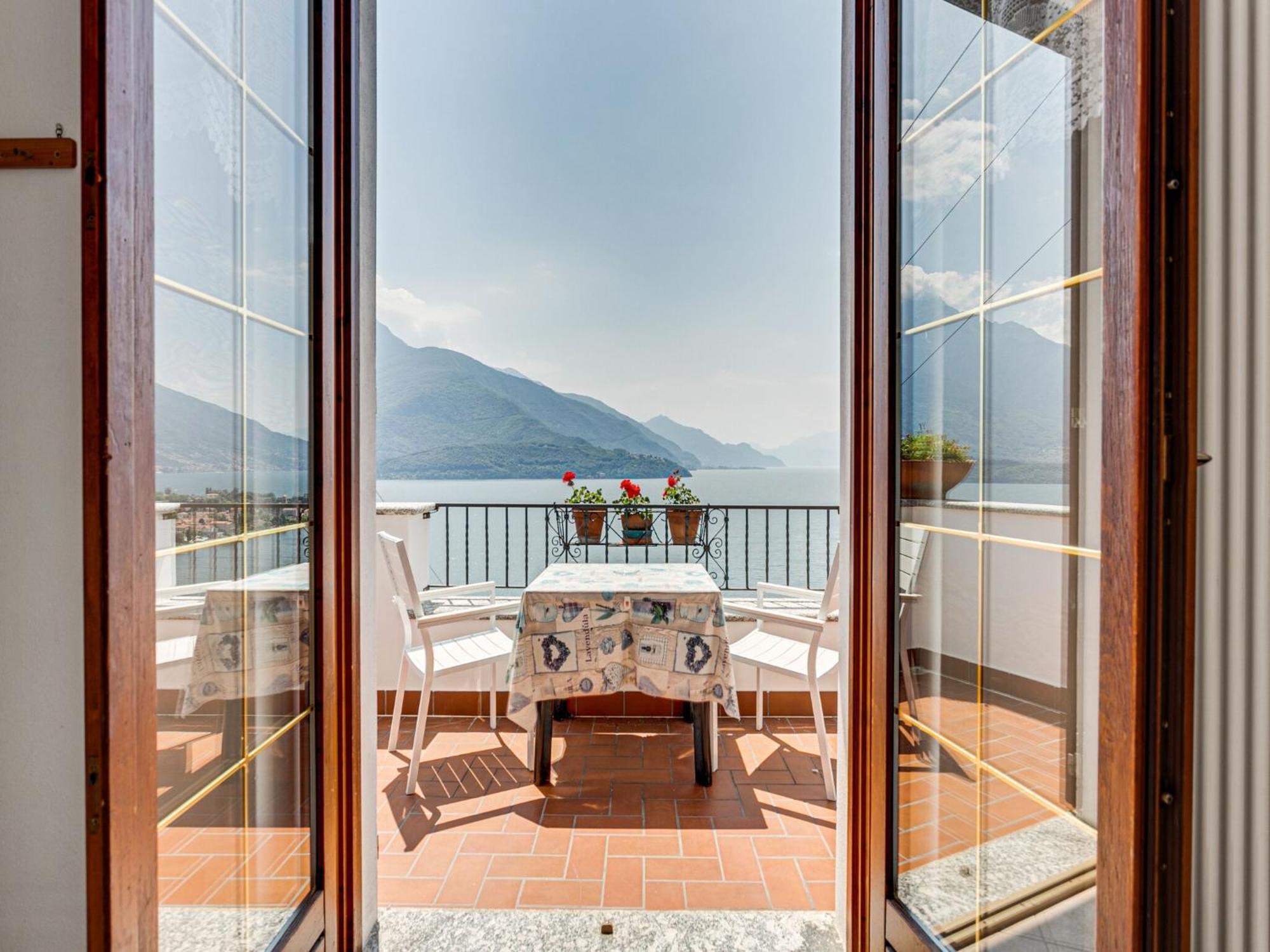 Апартаменты Wonderful Flat With Swimming Pool Lift And Garden Граведона Экстерьер фото