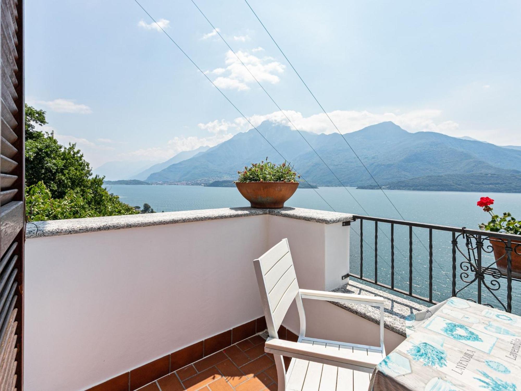 Апартаменты Wonderful Flat With Swimming Pool Lift And Garden Граведона Экстерьер фото